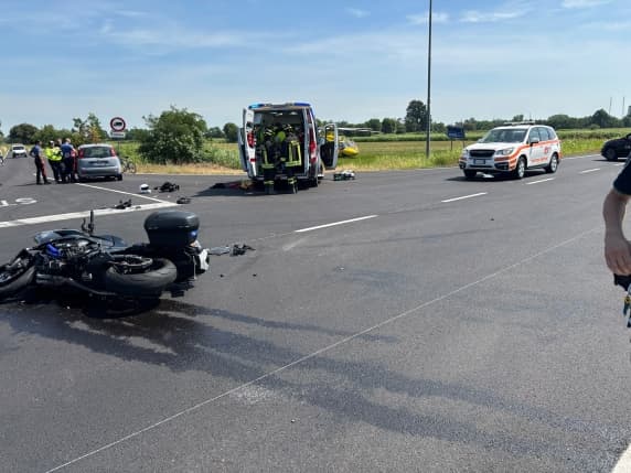 Incidente a Mede, muore motociclista di 65 anni. Matteo Ravaioli travolto da un'auto a una svolta