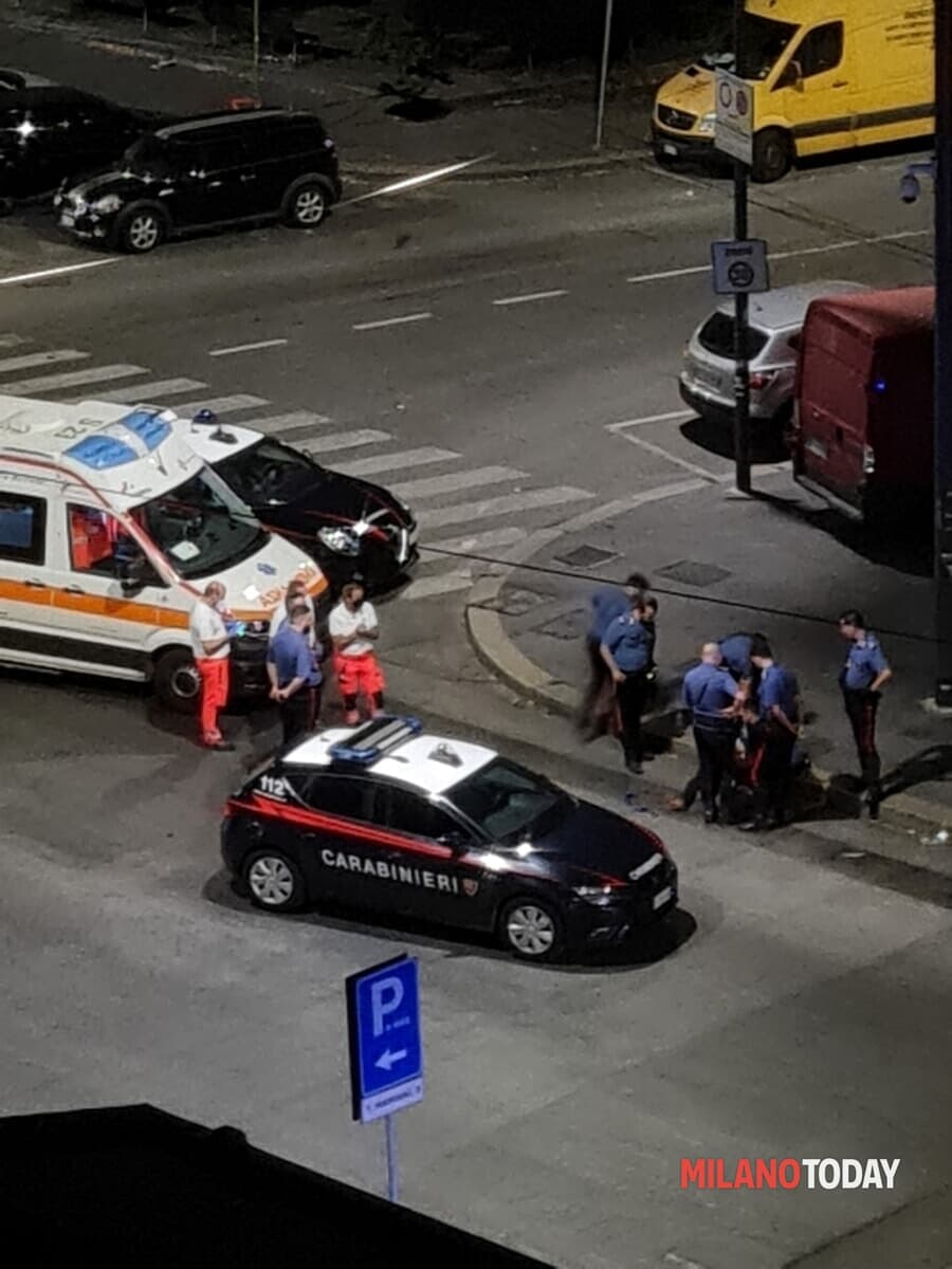 Si mise davanti all'auto dei rapinatori in fuga: proposta un'onorificenza per Sara Perego, l'edicolante di Rozzano