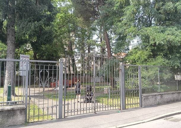 Gallarate - La petizione, l’associazione, i controlli: al parco di via Bottini di Gallarate si vede qualche risultato - Gallarate/Malpensa - Varese News