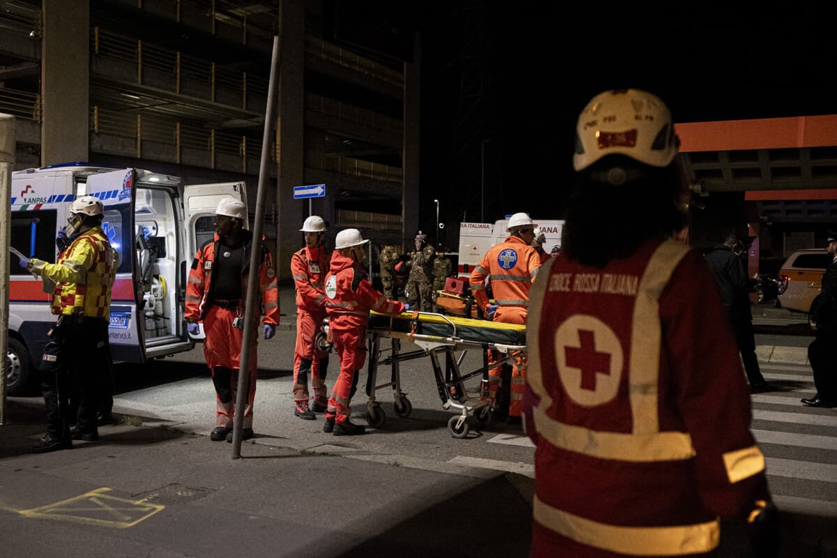 Incidente tra auto e moto in via San Luca: grave un ragazzo 23enne