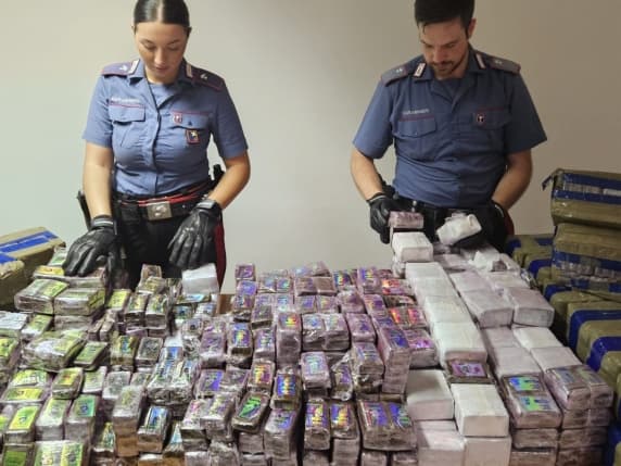 Cornate d'Adda, giovane coppia nasconde nel b&b un carico da 270 chili di hashish: scoperti con l'«alert alloggiati» e arrestati