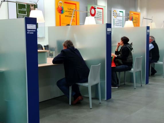 Pavia, truffa da 100 mila euro con la tecnica dello «Id spoofing» sventata: l'allarme lanciato dal cassiere della banca
