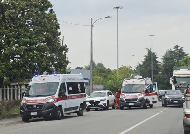 Samarate - Incidente in via Checchi a Gallarate, soccorsi e lunga coda - Gallarate/Malpensa - Varese News