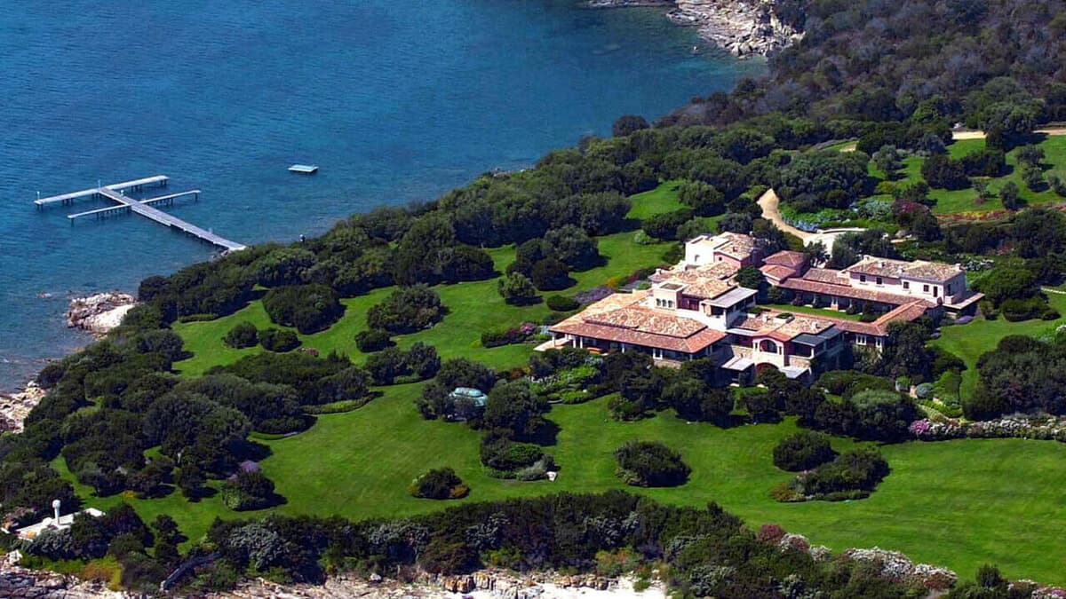 Villa Certosa è stata venduta: la storica residenza di Berlusconi ai reali del Qatar per 350 milioni