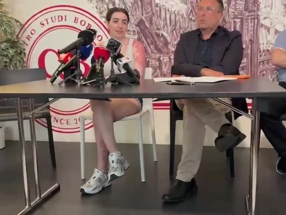 Sofia: «A Crans Montana l'uscita di sicurezza era chiusa con una catena. Mostro le ferite per la lotta di noi ragazzi ustionati»