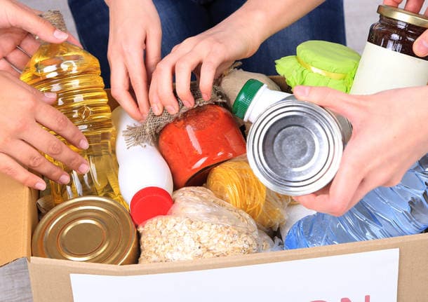 Saronno - Un nuovo appuntamento con #IoDono – Il carrello della solidarietà”: sabato la raccolta alimentare a Casa di Marta - Archivio - Varese News