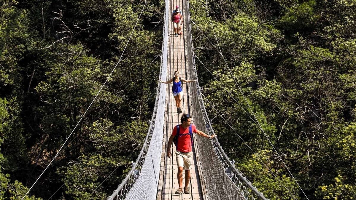 Ponte tibetano, 360 passi sospesi nel vuoto non lontani da Milano