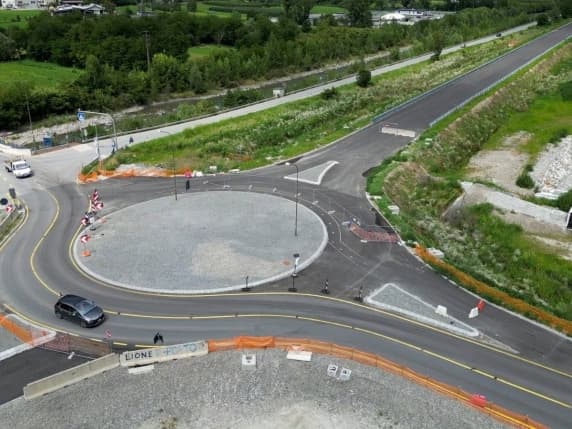 Tirano inaugura la tangenziale (opera olimpica), cinque mesi dopo la fine dei Giochi di Milano-Cortina