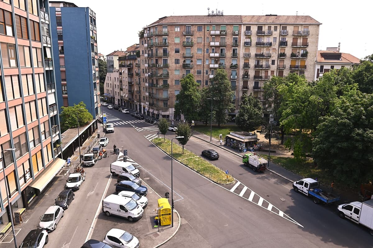 Addio all'asfalto in piazza Imperatore Tito: alberi e verde per sconfiggere il caldo