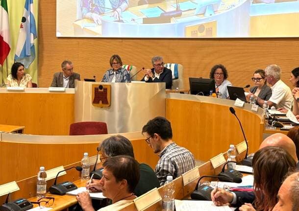 Saronno - Tari, Protezione civile e bilancio: questa sera si riunisce il Consiglio comunale di Saronno - Archivio - Varese News