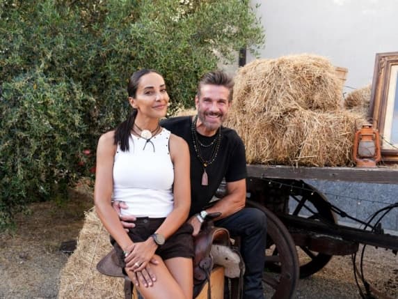 Pavia, Juliana Moreira ed Edoardo Stoppa: «Amiamo Milano ma volevamo stare nella natura. Nella nostra cascina nell'Oltrepò si viaggia a ritmo lento»