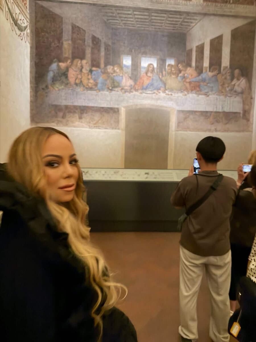 Mariah Carey a Milano visita l'Ultima Cena di Leonardo (e posta la foto sui social)