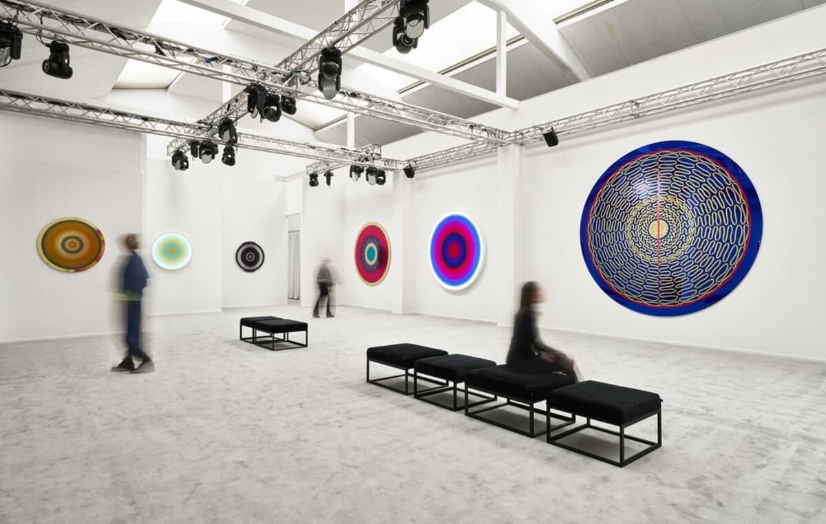 la galleria in cui la meditazione diventa arte da vivere in un esperienza immersiva.