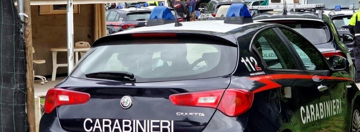 Blitz con bastoni e una pistola (finta) per rapire una donna fuori nel campo nomadi di via Monte Bisbino: "Era innamorato di me"