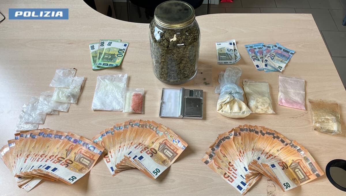 Droga party al Parco Forlanini: arrestata una coppia. In auto un 'supermarket' di sostanze e migliaia di euro