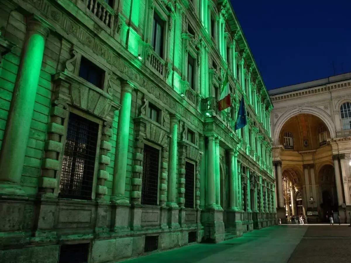 Palazzo Marino cambia colore: perché stasera la facciata si illumina di verde