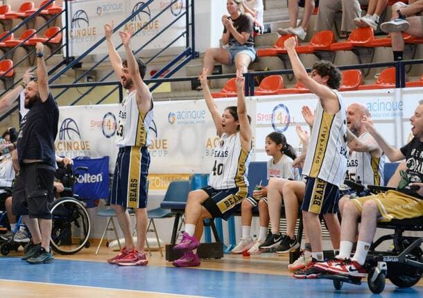 Baskin - L’inclusività fa festa e schiaccia a canestro sul parquet dell’Acinque Baskin Cup -  - Varese News