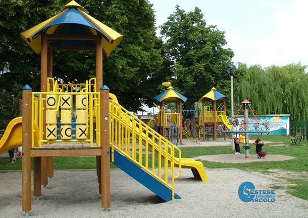 Sesto Calende - A Sesto Calende Fratelli d’Italia chiede il ripristino del parco giochi alla Marna. La maggioranza: “Curioso, si sono candidati con chi l’ha spostato” -  - Varese News