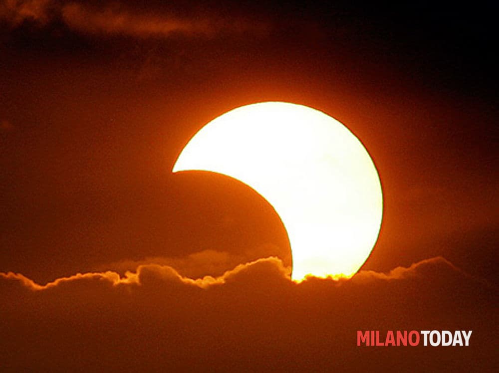 Eclissi solare, a Milano si potrà ammirare il fenomeno (ma servirà un orizzonte libero)