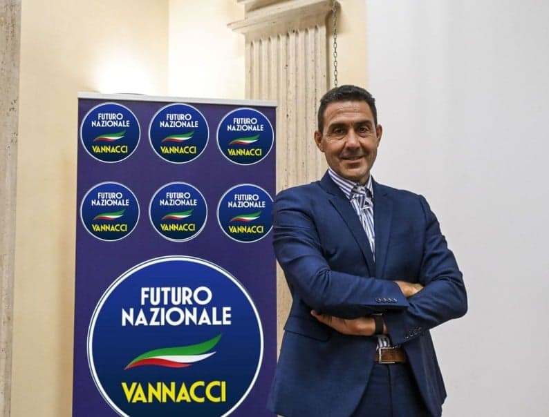 Vannacci scuote il dibattito sulla scuola: dalle classi per merito al lavoro a 14 anni