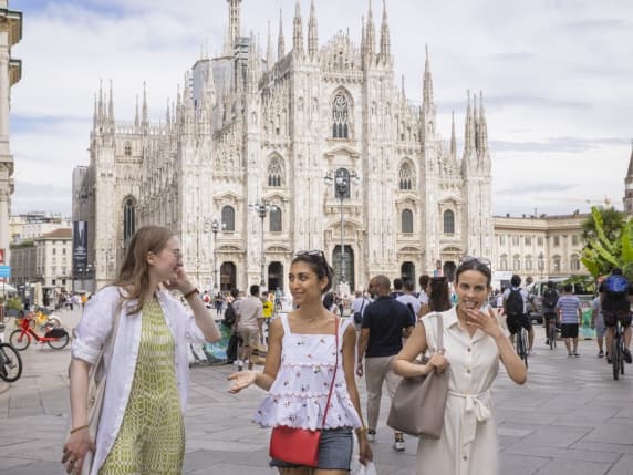 Previsioni meteo venerdì 19 giugno, a Milano e in Lombardia tempo stabile, in montagna temporali sparsi