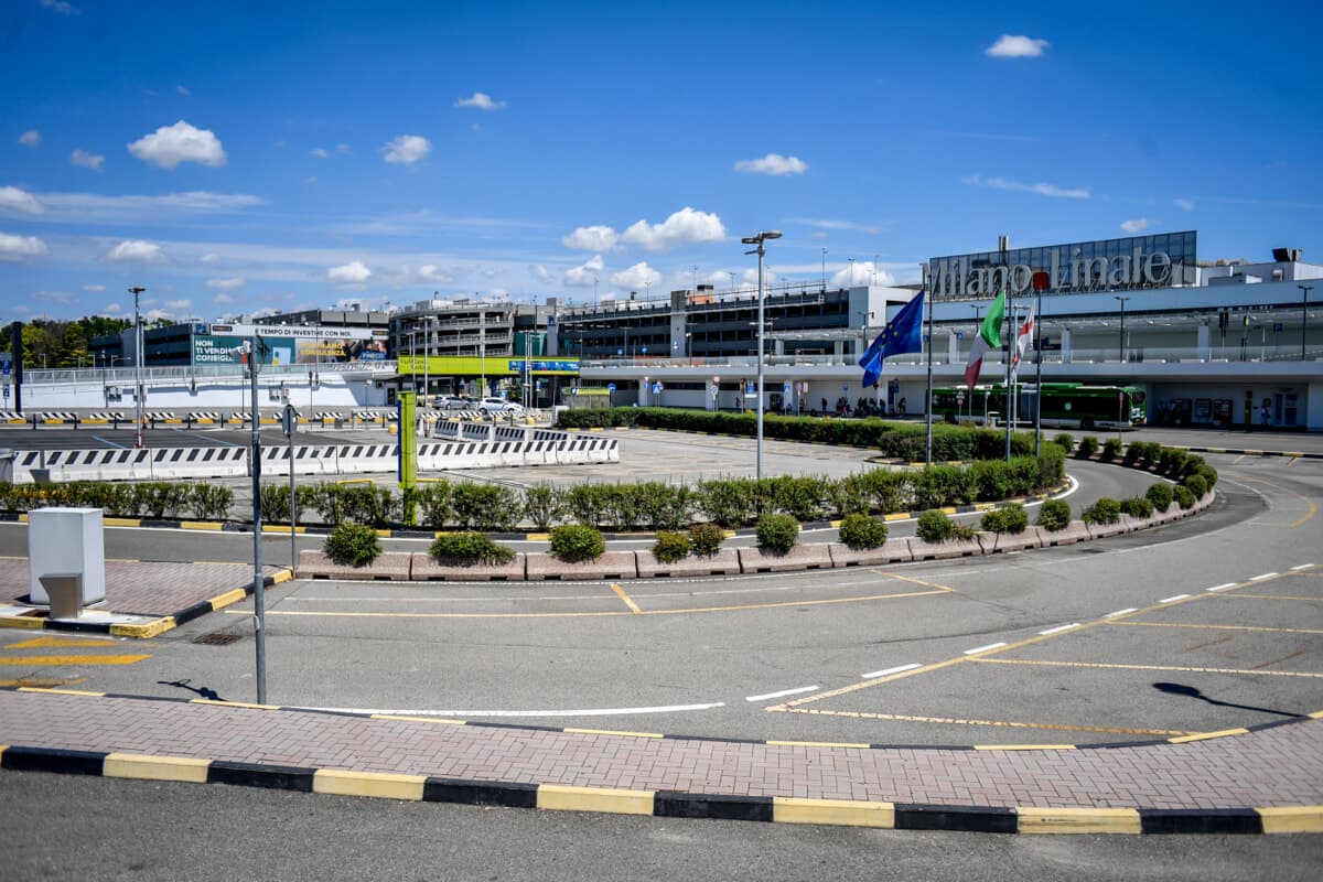 Ragazzo in pericolo di vita, volo d'urgenza da Cagliari a Milano: atterra a Linate il Falcon dell'Aeronautica