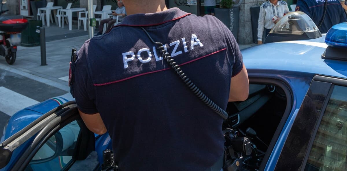 Afferrata e scippata della catenina in zona Cenisio: arrestato dopo l'inseguimento