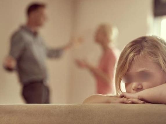 Como, padre assente condannato a risarcire la figlia di 7 anni: «Comportamento lesivo non solo sul piano patrimoniale, le ha causato sofferenza affettiva»
