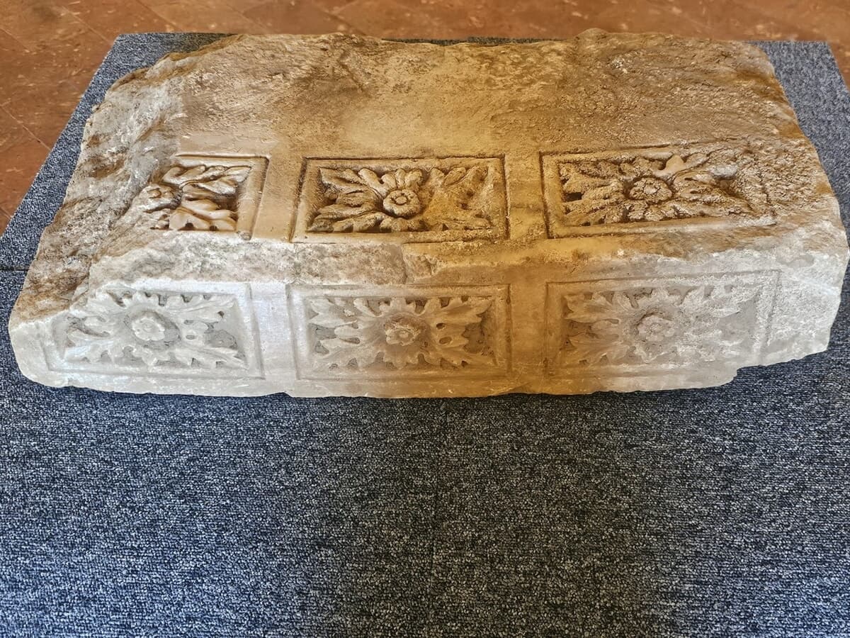 Il mistero del pezzo di Brera riemerso dal Lambro nel Parco di Monza: ecco da dove arriva