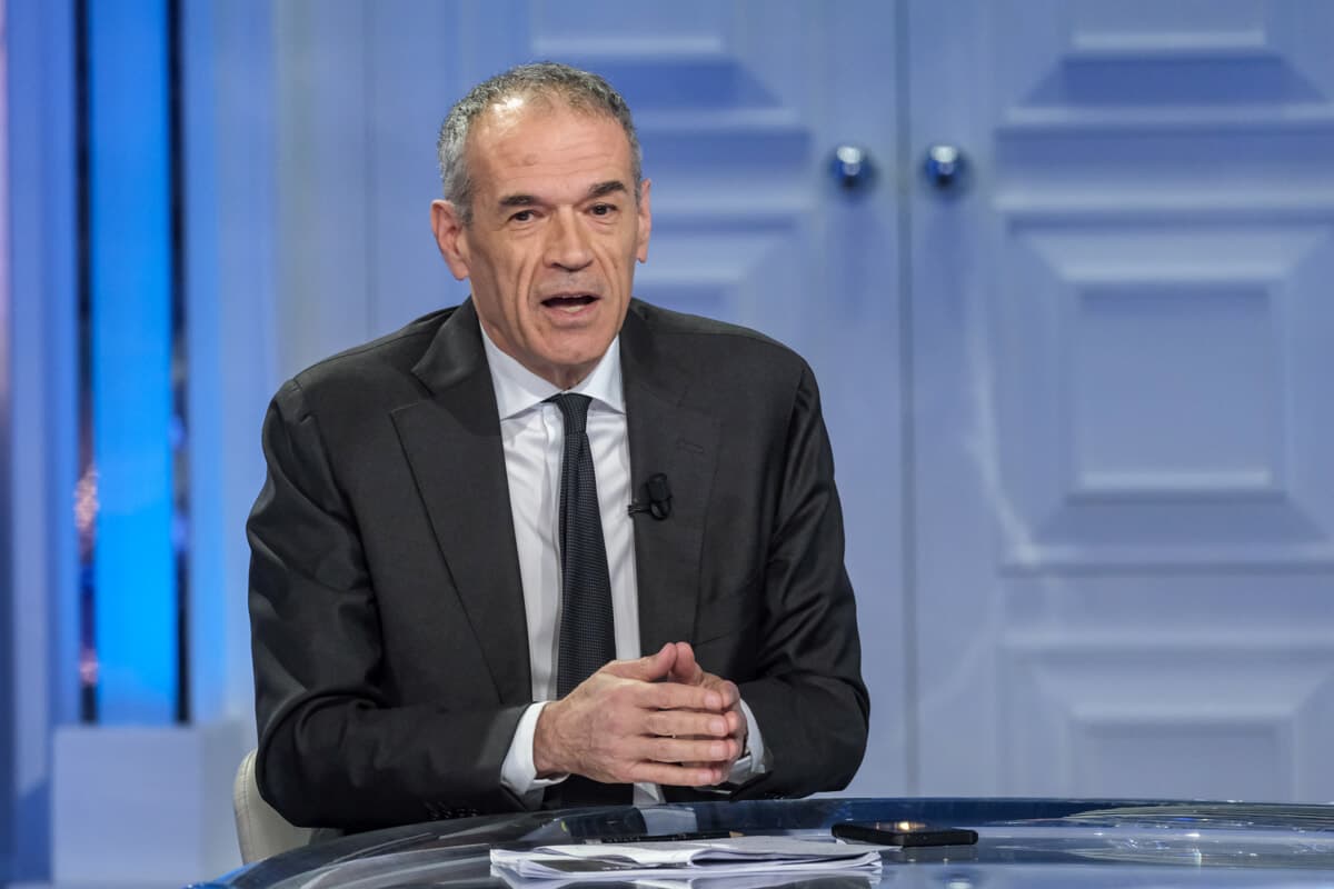 Carlo Cottarelli si sfila dalla corsa a sindaco: "Non mi candido"