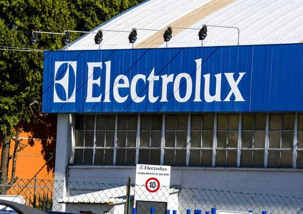 Solaro - Vertenza Electrolux, Usb: “Prendiamo atto del cambio di tono dell’azienda ma non ci fidiamo” - Archivio - Varese News