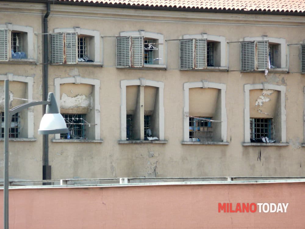 Inferno estivo nella carceri italiane, 40 gradi e pochi ventilatori: San Vittore da bollino nero, in sei mesi due suicidi