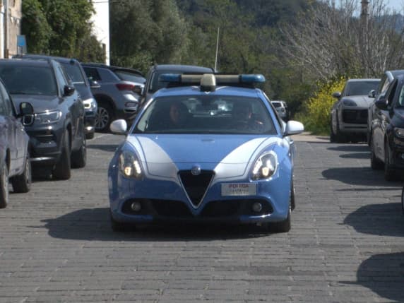 Pavia, il giallo del 41enne in fin di vita: è arrivato a casa e ha perso conoscenza. Forse è stato investito da un'auto