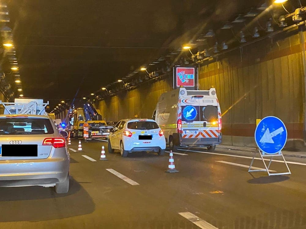 Due incidenti nella galleria di Monza paralizzano il traffico verso Milano