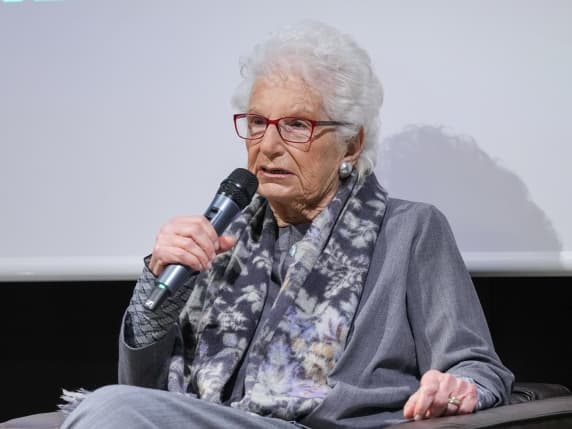 Liliana Segre, primi hater condannati a Milano: risarcimenti al Memoriale e lavori di pubblica utilità