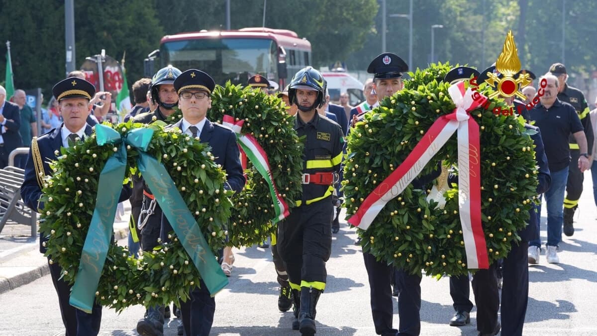 Milano ricorda le vittime della strage di via Palestro: "Sgomento, dolore e rabbia, ma anche dignità e coraggio"