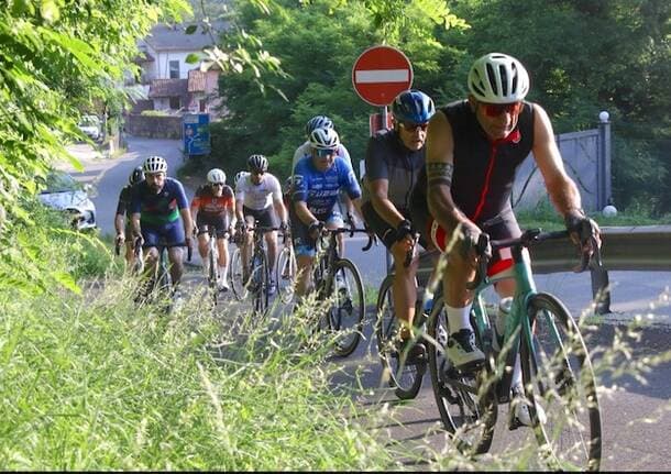 Ciclismo amatoriale - Varese Van Vlaanderen: oltre 300 pedalatori sui “muri” dell’Alto Varesotto - Sport - Varese News
