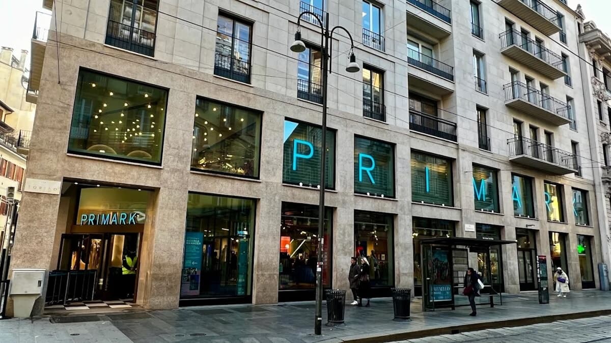 Primark abbassa i prezzi di centinaia di prodotti: l'annuncio della società