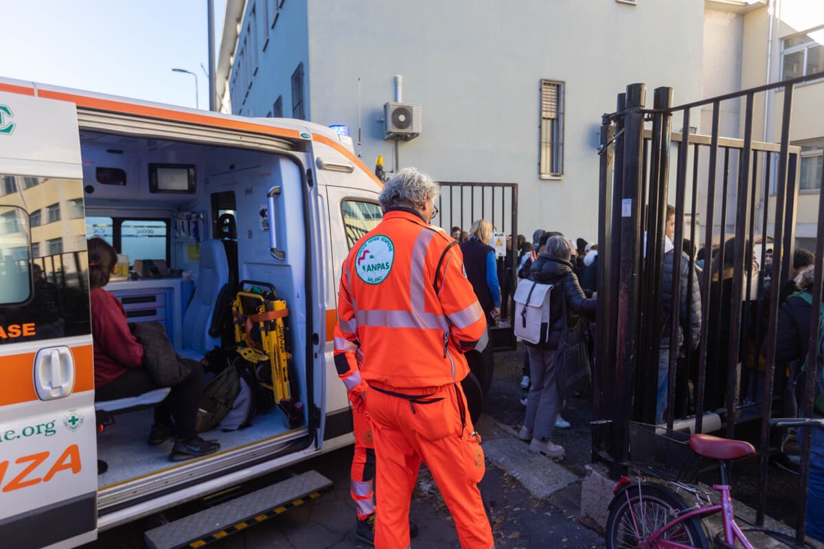 Colpito da un sasso mentre gioca all'asilo: il Comune di Milano risarcirà il bambino con 5mila euro
