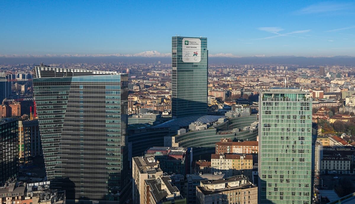 Tasse invariate e milioni per sanità, trasporti e sicurezza: dove investirà la Lombardia tra il 2026 e il 2028