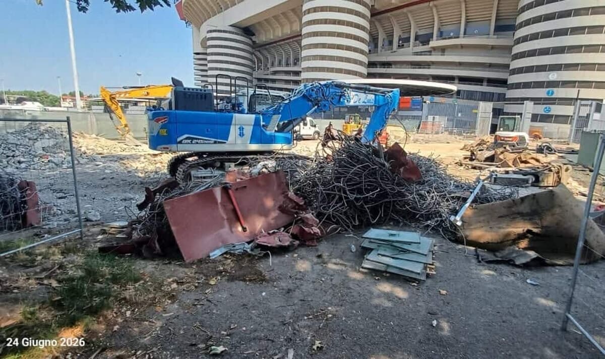 San Siro, i comitati vanno al Tar ma spuntano i primi cantieri: "Ruspe e bonifiche senza cartelli, demolita la biglietteria"