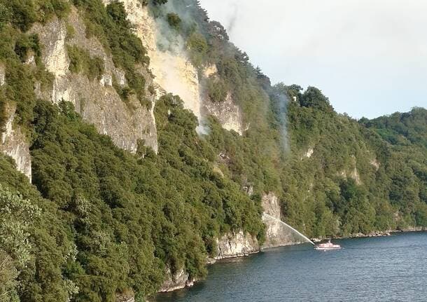 Leggiuno - È stato un fulmine la causa dell’incendio nei boschi di Leggiuno -  - Varese News