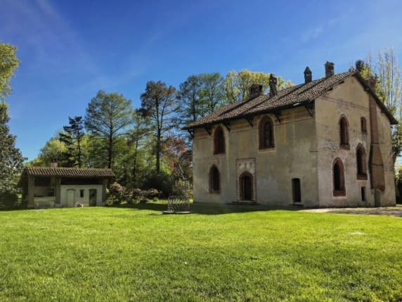 Longevità e crisi abitativa a Milano: «Borghi agricoli per gli anziani nelle ottanta cascine urbane»