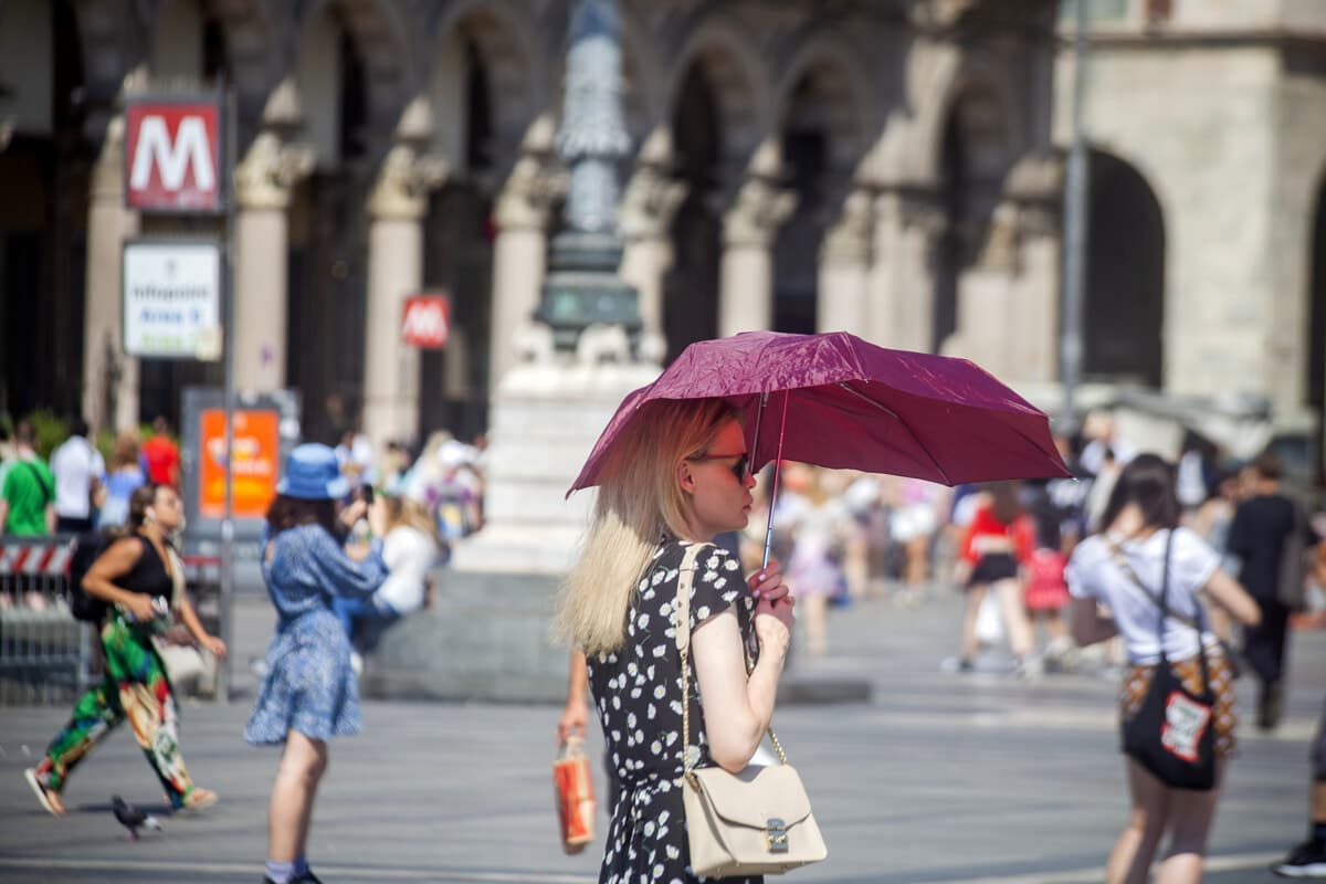 Milano da bollino rosso, nel weekend 38 gradi: caldo record e blackout