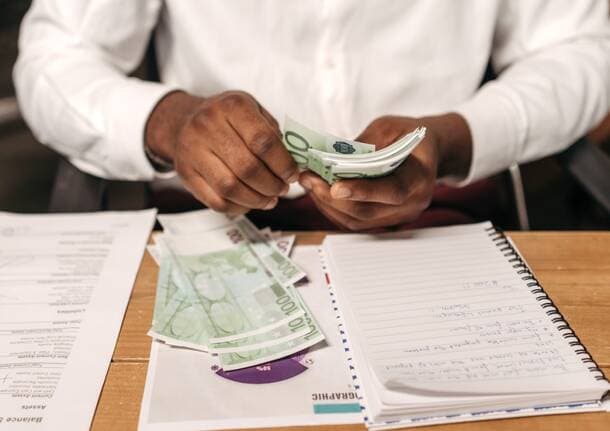 Economia - Ci sono 20 miliardi di euro nei conti correnti delle famiglie del Varesotto: così è cambiato il risparmio in 15 anni -  - Varese News