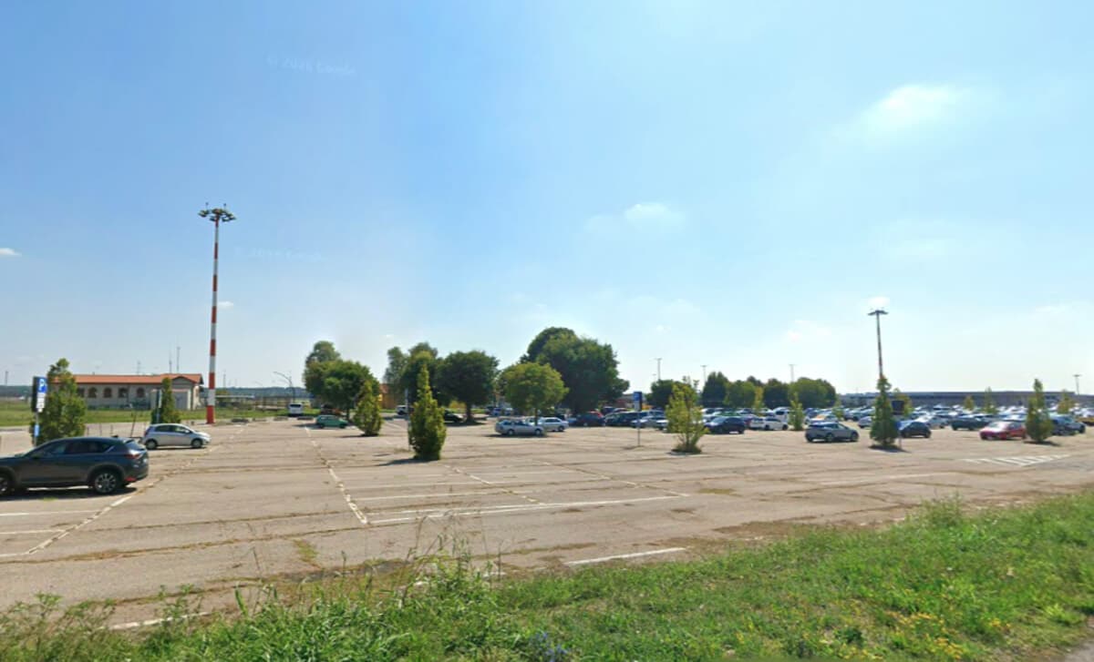 A Malpensa c’è un parcheggio gratis che non usa quasi nessuno (ed è sempre vuoto)