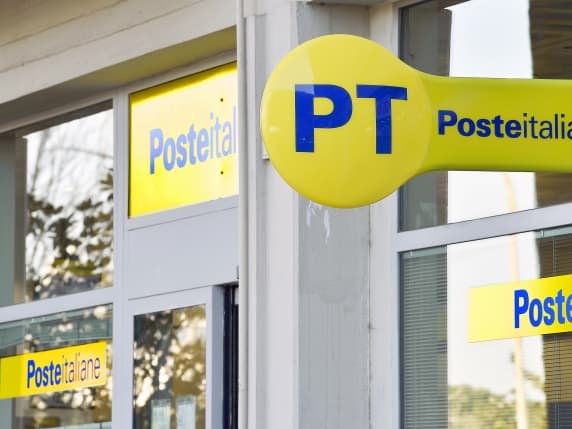 Pavia, la banda del buco all'ufficio postale mette a segno un colpo da 30 mila euro. I ladri rubano dalla cassaforte i soldi delle pensioni