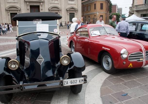 Saronno - Auto e moto storiche in piazza Libertà: corteo e mostra nel cuore di Saronno - Archivio - Varese News