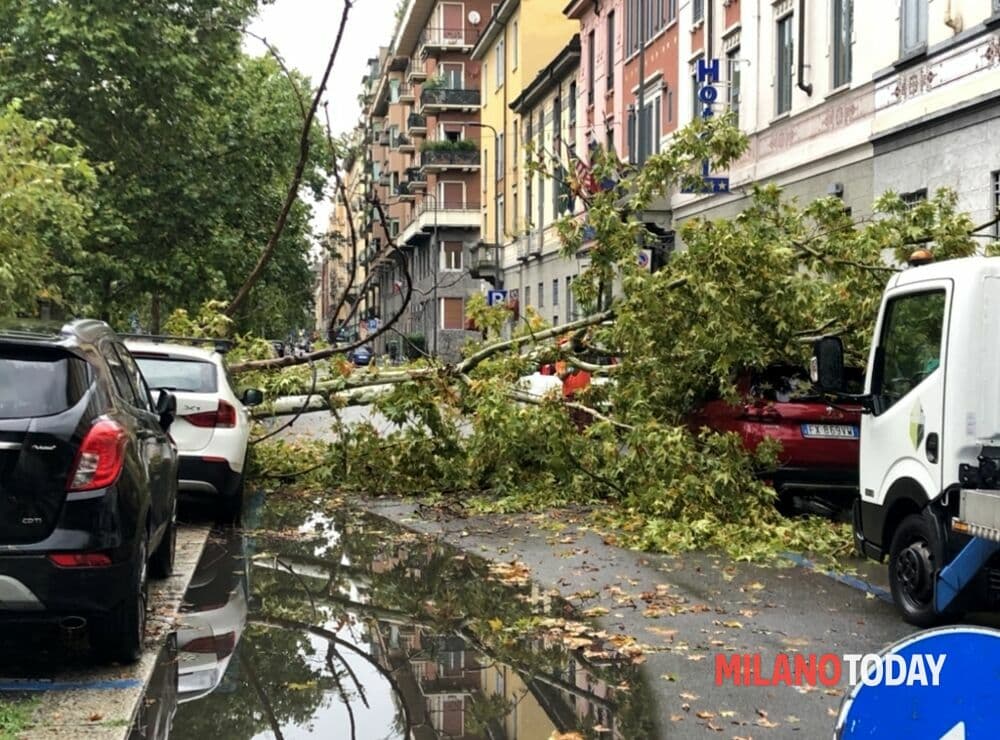 Pioggia, grandine e raffiche di vento: cos'è il fenomeno del downburst e perché spaventa Milano