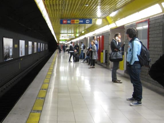 Milano, la M3 chiusa tra Maciachini e Centrale per un guasto: i passeggeri evacuati sulla banchina